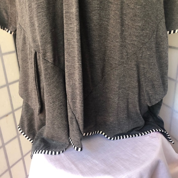 Woman’s plus size 2x rayon spandex top grey with black& white trim casual tunic - Picture 2 of 9